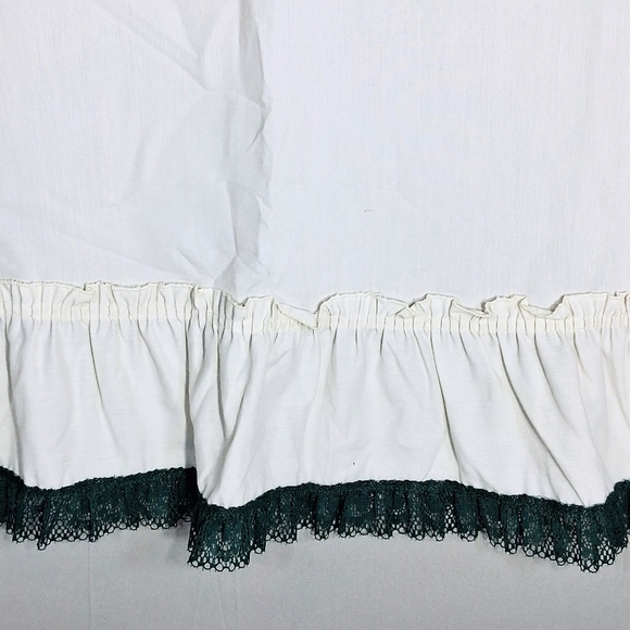 Set Of 4  28" X 28" Handmade Curtains White With Dark Green Frilly/Ruffled Trim - Picture 6 of 7